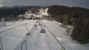 Snow park Paprsek - Lanovka - pohled dolů - 29.3.2023 v 07:50