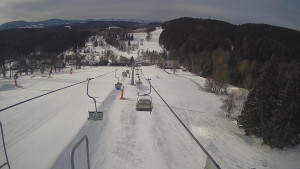 Snow park Paprsek - Lanovka - pohled dolů - 29.3.2023 v 08:20
