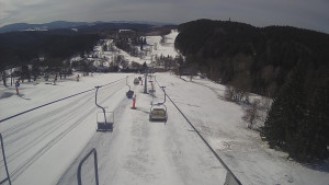 Snow park Paprsek - Lanovka - pohled dolů - 29.3.2023 v 09:55