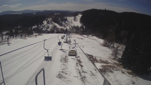 Snow park Paprsek - Lanovka - pohled dolů - 29.3.2023 v 11:30
