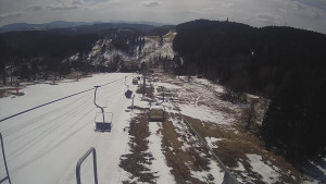 Snow park Paprsek - Lanovka - pohled dolů - 29.3.2023 v 13:20