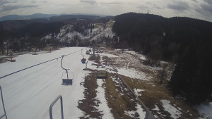Snow park Paprsek - Lanovka - pohled dolů - 29.3.2023 v 13:45