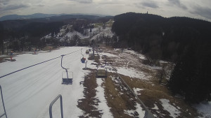 Snow park Paprsek - Lanovka - pohled dolů - 29.3.2023 v 13:50
