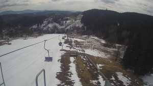 Snow park Paprsek - Lanovka - pohled dolů - 29.3.2023 v 14:00