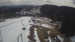 Snow park Paprsek - Lanovka - pohled dolů - 29.3.2023 v 14:10