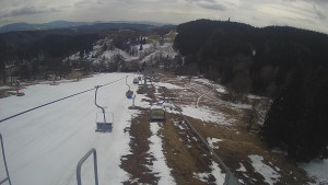 Snow park Paprsek - Lanovka - pohled dolů - 29.3.2023 v 14:15