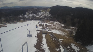 Snow park Paprsek - Lanovka - pohled dolů - 29.3.2023 v 14:20