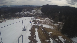 Snow park Paprsek - Lanovka - pohled dolů - 29.3.2023 v 14:30