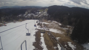 Snow park Paprsek - Lanovka - pohled dolů - 29.3.2023 v 14:50