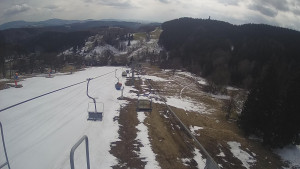 Snow park Paprsek - Lanovka - pohled dolů - 29.3.2023 v 14:55