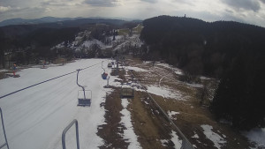 Snow park Paprsek - Lanovka - pohled dolů - 29.3.2023 v 15:00