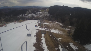 Snow park Paprsek - Lanovka - pohled dolů - 29.3.2023 v 15:45