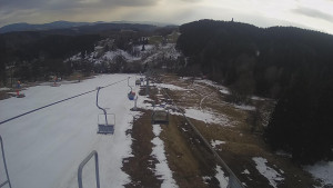 Snow park Paprsek - Lanovka - pohled dolů - 29.3.2023 v 16:10
