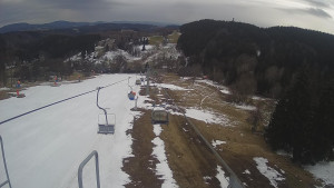 Snow park Paprsek - Lanovka - pohled dolů - 29.3.2023 v 16:45