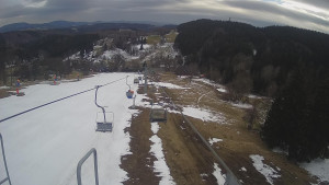 Snow park Paprsek - Lanovka - pohled dolů - 29.3.2023 v 17:25