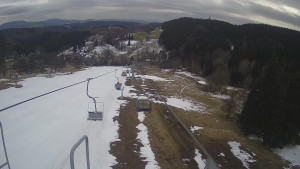Snow park Paprsek - Lanovka - pohled dolů - 29.3.2023 v 17:35