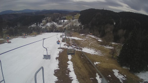 Snow park Paprsek - Lanovka - pohled dolů - 29.3.2023 v 17:55