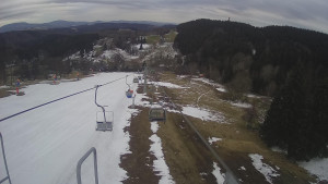 Snow park Paprsek - Lanovka - pohled dolů - 29.3.2023 v 18:55