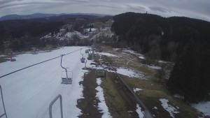 Snow park Paprsek - Lanovka - pohled dolů - 29.3.2023 v 19:10
