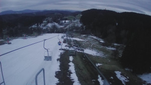 Snow park Paprsek - Lanovka - pohled dolů - 29.3.2023 v 19:35