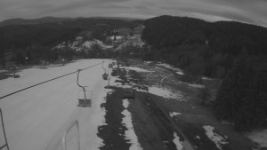 Snow park Paprsek - Lanovka - pohled dolů - 29.3.2023 v 19:40