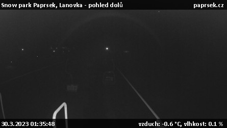 Snow park Paprsek - Lanovka - pohled dolů - 30.3.2023 v 01:35