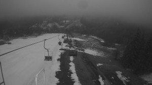 Snow park Paprsek - Lanovka - pohled dolů - 30.3.2023 v 06:15