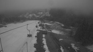 Snow park Paprsek - Lanovka - pohled dolů - 30.3.2023 v 06:20