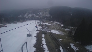 Snow park Paprsek - Lanovka - pohled dolů - 30.3.2023 v 06:25