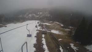 Snow park Paprsek - Lanovka - pohled dolů - 30.3.2023 v 07:10