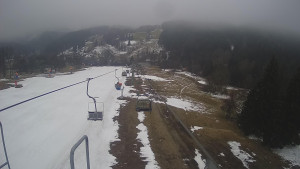 Snow park Paprsek - Lanovka - pohled dolů - 30.3.2023 v 07:35