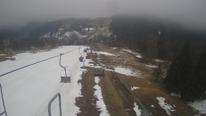 Snow park Paprsek - Lanovka - pohled dolů - 30.3.2023 v 07:50