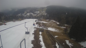 Snow park Paprsek - Lanovka - pohled dolů - 30.3.2023 v 08:05