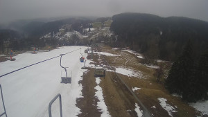 Snow park Paprsek - Lanovka - pohled dolů - 30.3.2023 v 08:15