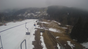 Snow park Paprsek - Lanovka - pohled dolů - 30.3.2023 v 08:25