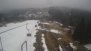 Snow park Paprsek - Lanovka - pohled dolů - 30.3.2023 v 08:35