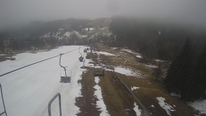 Snow park Paprsek - Lanovka - pohled dolů - 30.3.2023 v 09:00