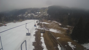 Snow park Paprsek - Lanovka - pohled dolů - 30.3.2023 v 09:05