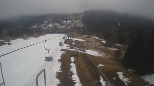 Snow park Paprsek - Lanovka - pohled dolů - 30.3.2023 v 09:15