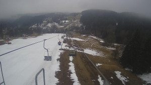 Snow park Paprsek - Lanovka - pohled dolů - 30.3.2023 v 09:20