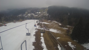 Snow park Paprsek - Lanovka - pohled dolů - 30.3.2023 v 09:35