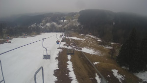 Snow park Paprsek - Lanovka - pohled dolů - 30.3.2023 v 09:45