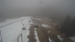 Snow park Paprsek - Lanovka - pohled dolů - 30.3.2023 v 10:30
