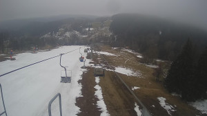 Snow park Paprsek - Lanovka - pohled dolů - 30.3.2023 v 11:05