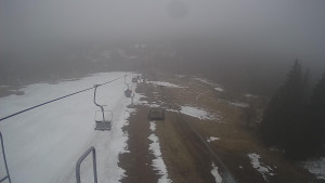 Snow park Paprsek - Lanovka - pohled dolů - 30.3.2023 v 12:15