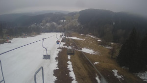 Snow park Paprsek - Lanovka - pohled dolů - 30.3.2023 v 13:00