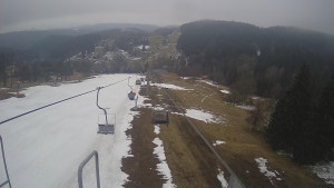 Snow park Paprsek - Lanovka - pohled dolů - 30.3.2023 v 13:05