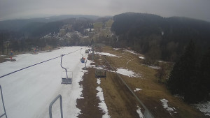 Snow park Paprsek - Lanovka - pohled dolů - 30.3.2023 v 13:15
