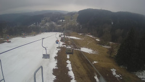 Snow park Paprsek - Lanovka - pohled dolů - 30.3.2023 v 13:25