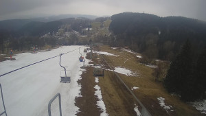 Snow park Paprsek - Lanovka - pohled dolů - 30.3.2023 v 13:35